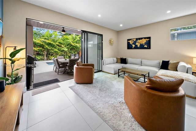 325 SW 16th St A, Fort Lauderdale, FL 33315