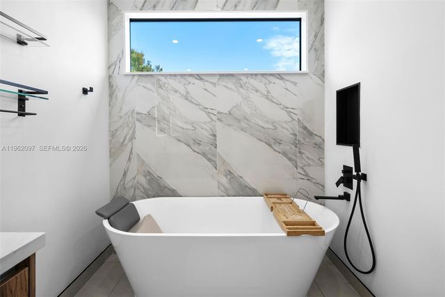 325 SW 16th St A, Fort Lauderdale, FL 33315