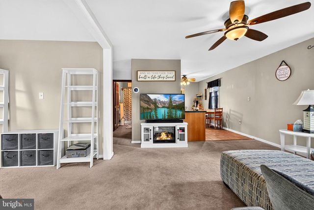 919 MARTIN RD, Baltimore, MD 21221
