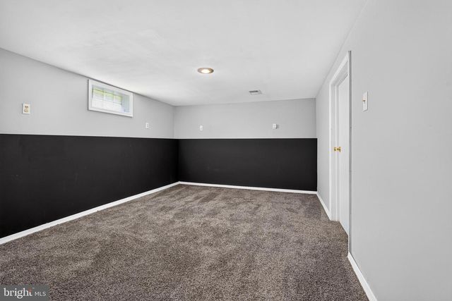 919 MARTIN RD, Baltimore, MD 21221
