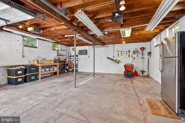 919 MARTIN RD, Baltimore, MD 21221