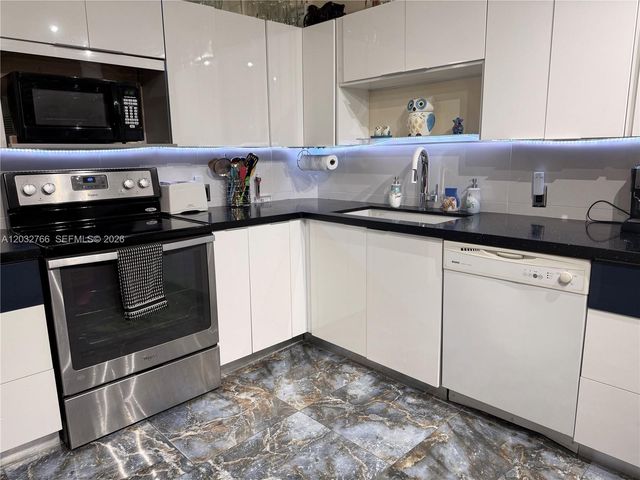 4200 Hillcrest Dr 403, Hollywood, FL 33021