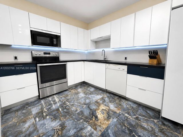 4200 Hillcrest Dr 403, Hollywood, FL 33021