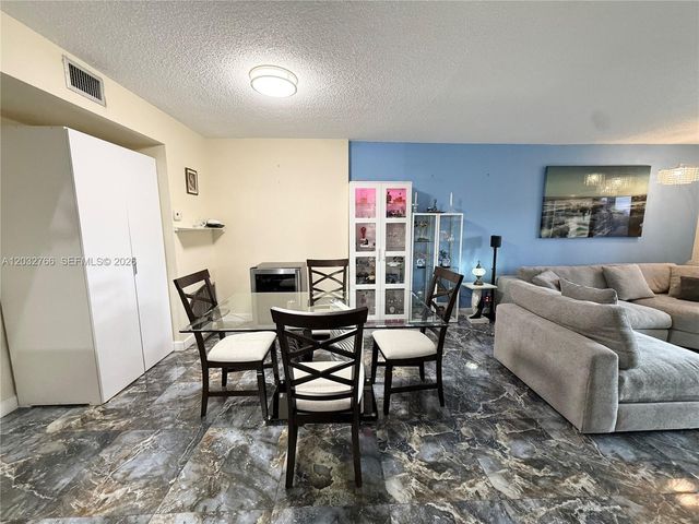 4200 Hillcrest Dr 403, Hollywood, FL 33021