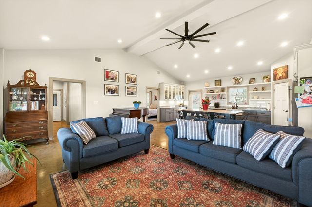 7047 Falke Heinrich Road, Schulenburg, TX 78956