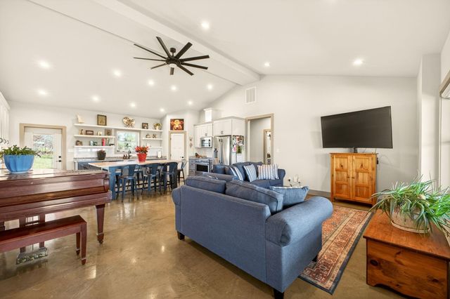 7047 Falke Heinrich Road, Schulenburg, TX 78956