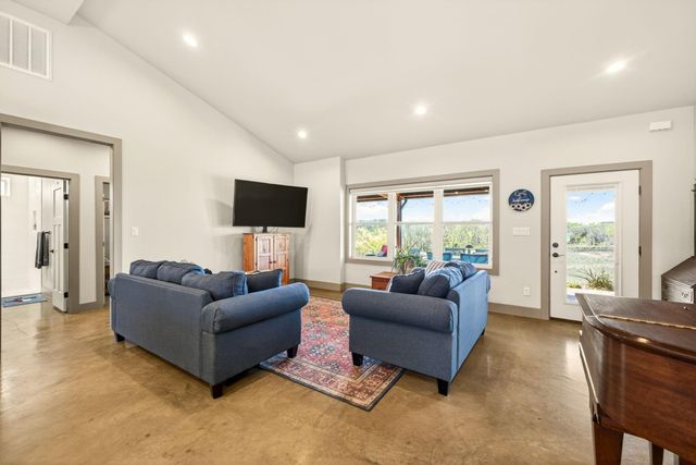 7047 Falke Heinrich Road, Schulenburg, TX 78956