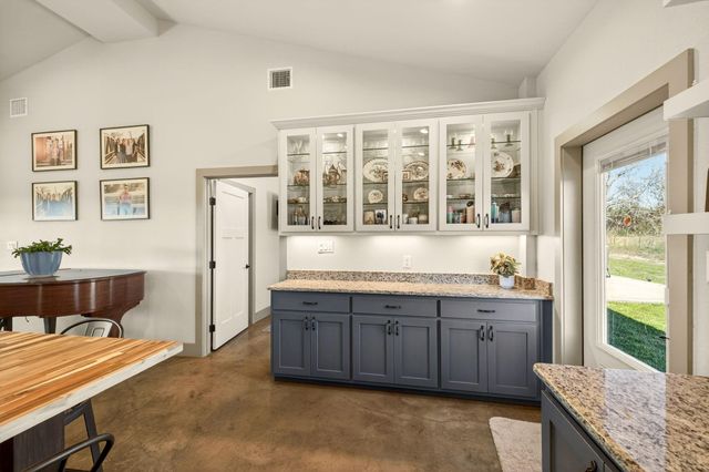 7047 Falke Heinrich Road, Schulenburg, TX 78956