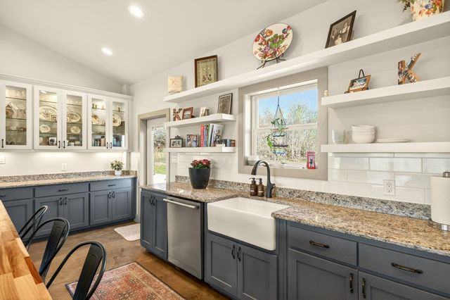 7047 Falke Heinrich Road, Schulenburg, TX 78956