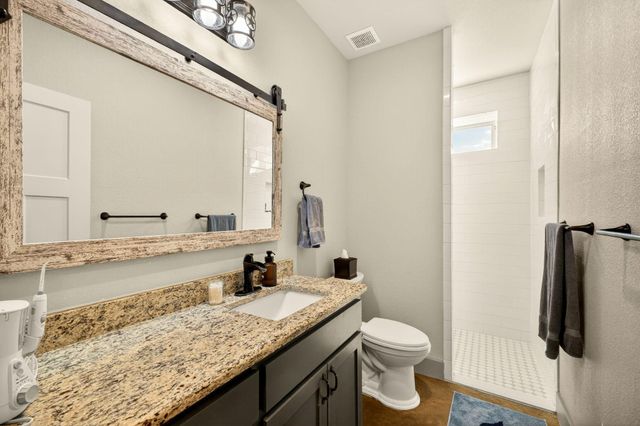 7047 Falke Heinrich Road, Schulenburg, TX 78956