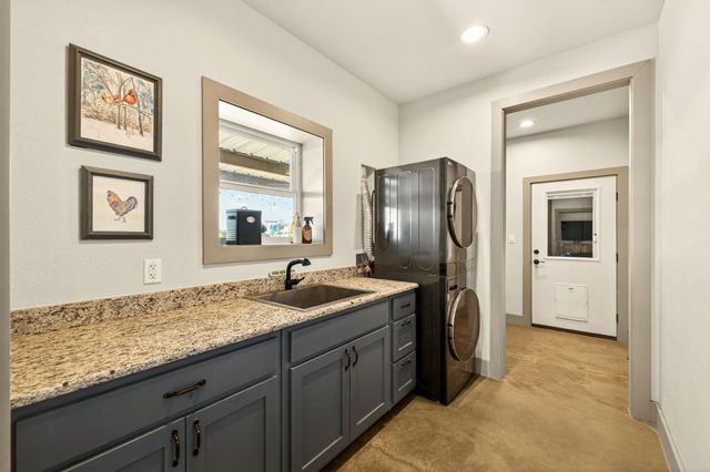 7047 Falke Heinrich Road, Schulenburg, TX 78956