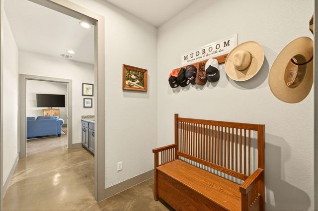 7047 Falke Heinrich Road, Schulenburg, TX 78956