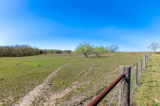 7047 Falke Heinrich Road, Schulenburg, TX 78956