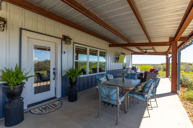 7047 Falke Heinrich Road, Schulenburg, TX 78956