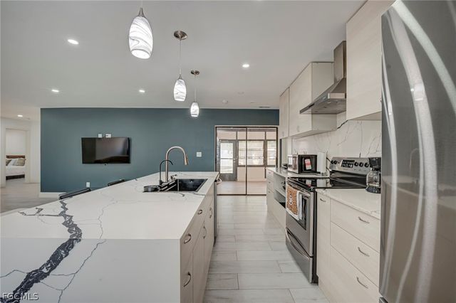 1672 Many RD, North Fort Myers, FL 33903