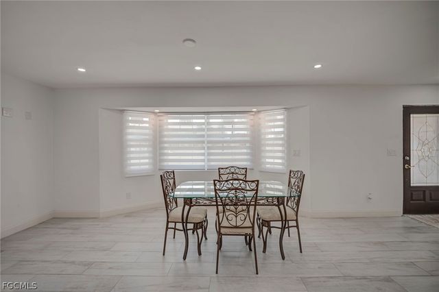 1672 Many RD, North Fort Myers, FL 33903