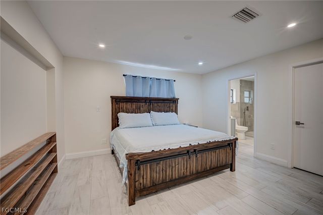 1672 Many RD, North Fort Myers, FL 33903