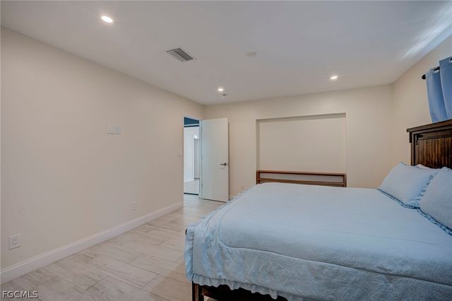 1672 Many RD, North Fort Myers, FL 33903