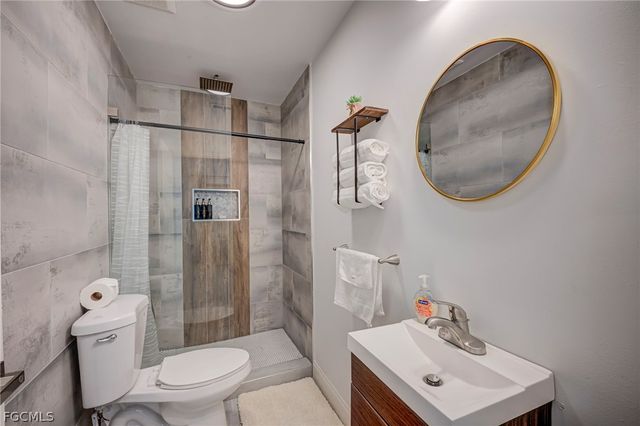 1672 Many RD, North Fort Myers, FL 33903