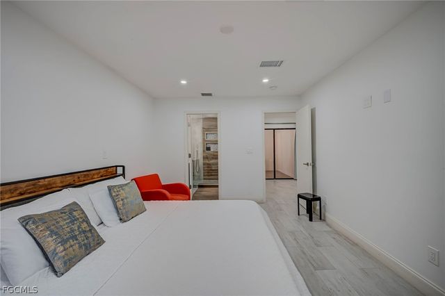 1672 Many RD, North Fort Myers, FL 33903