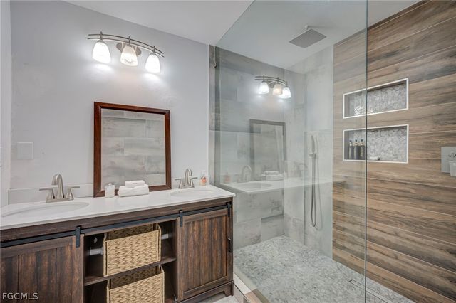 1672 Many RD, North Fort Myers, FL 33903