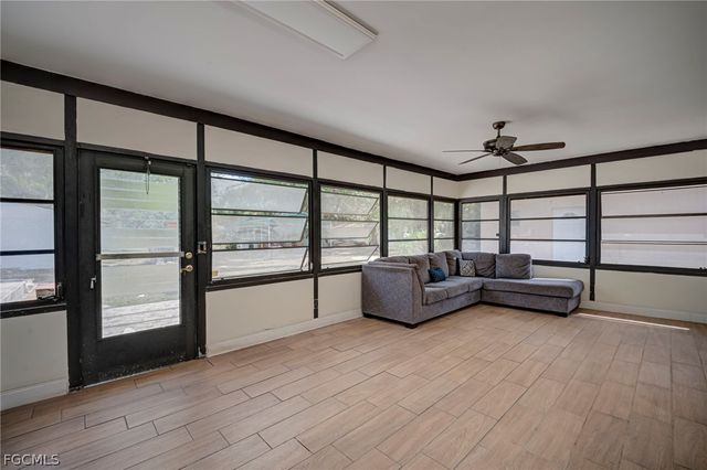 1672 Many RD, North Fort Myers, FL 33903