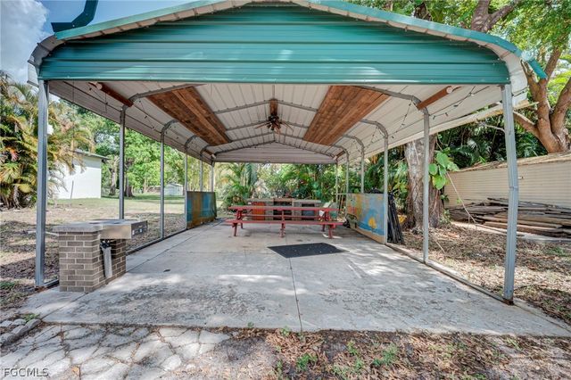 1672 Many RD, North Fort Myers, FL 33903