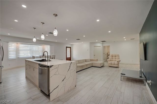 1672 Many RD, North Fort Myers, FL 33903