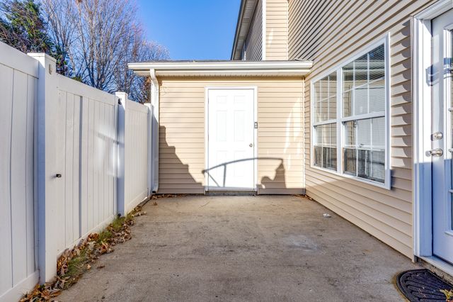 2012 Victory Gallop Ln, Murfreesboro, TN 37128