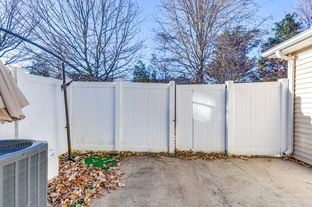 2012 Victory Gallop Ln, Murfreesboro, TN 37128