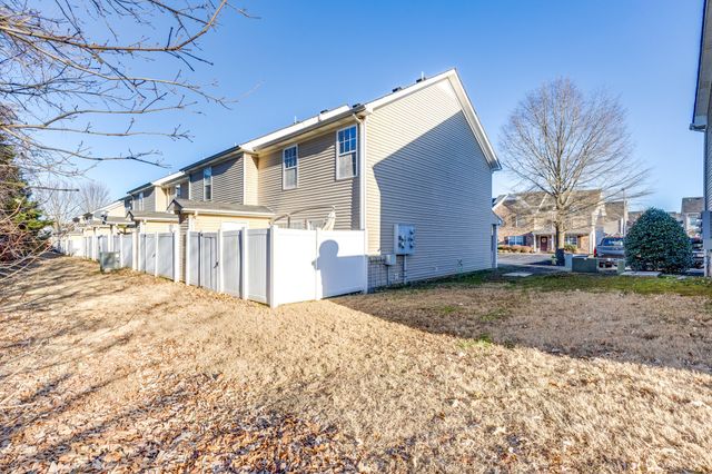 2012 Victory Gallop Ln, Murfreesboro, TN 37128