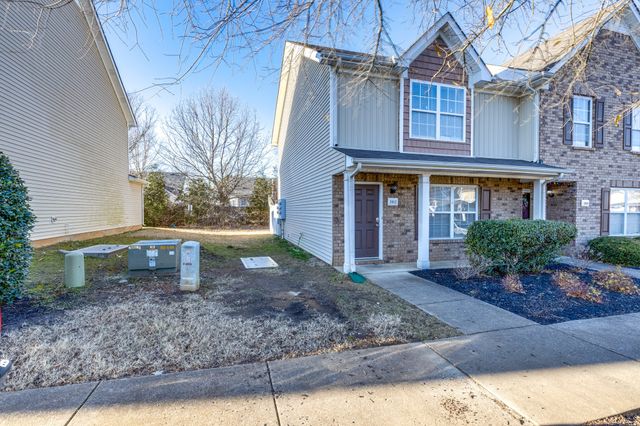 2012 Victory Gallop Ln, Murfreesboro, TN 37128
