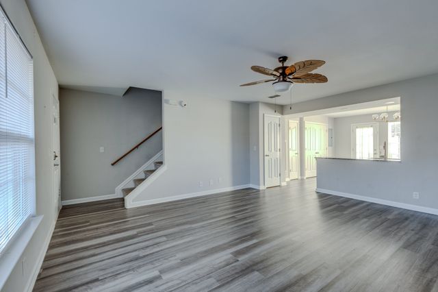 2012 Victory Gallop Ln, Murfreesboro, TN 37128