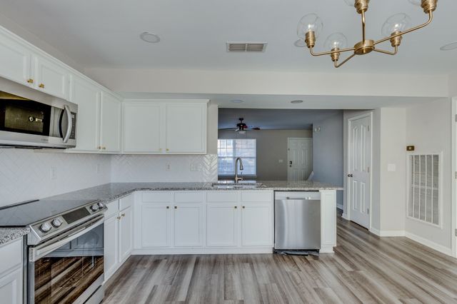 2012 Victory Gallop Ln, Murfreesboro, TN 37128