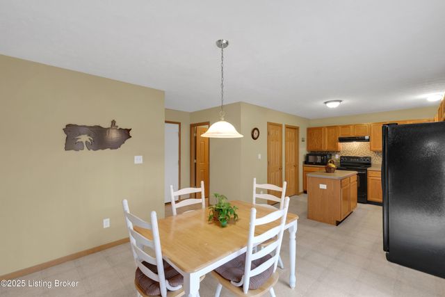 7945 Nature Way, Louisville, KY 40218