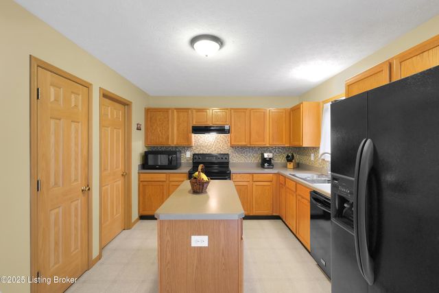 7945 Nature Way, Louisville, KY 40218