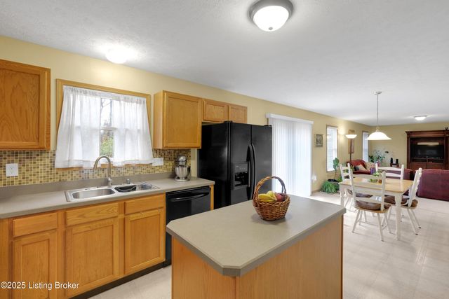 7945 Nature Way, Louisville, KY 40218