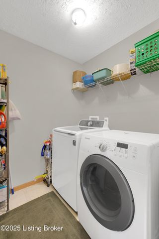 7945 Nature Way, Louisville, KY 40218