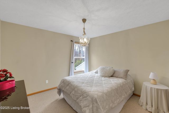 7945 Nature Way, Louisville, KY 40218