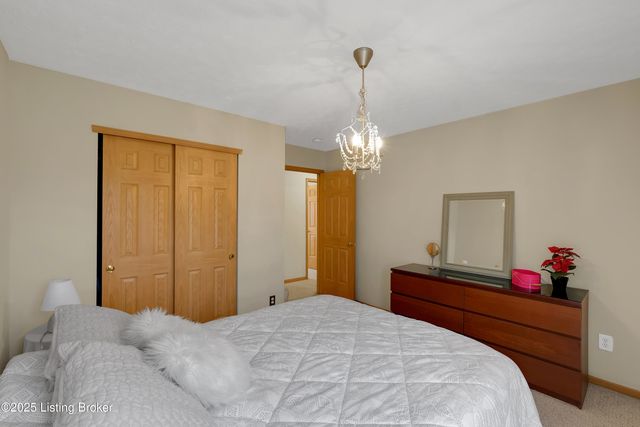 7945 Nature Way, Louisville, KY 40218