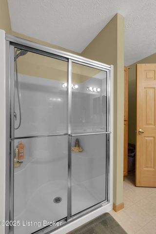 7945 Nature Way, Louisville, KY 40218