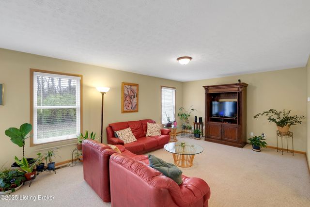 7945 Nature Way, Louisville, KY 40218