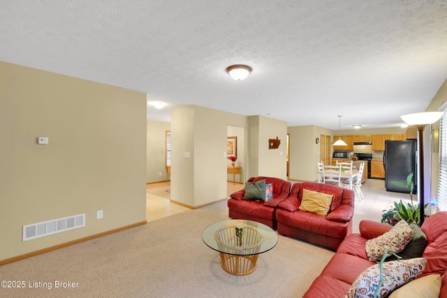 7945 Nature Way, Louisville, KY 40218