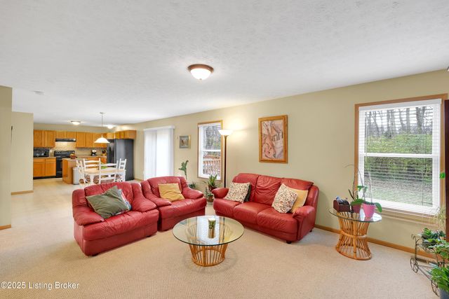 7945 Nature Way, Louisville, KY 40218