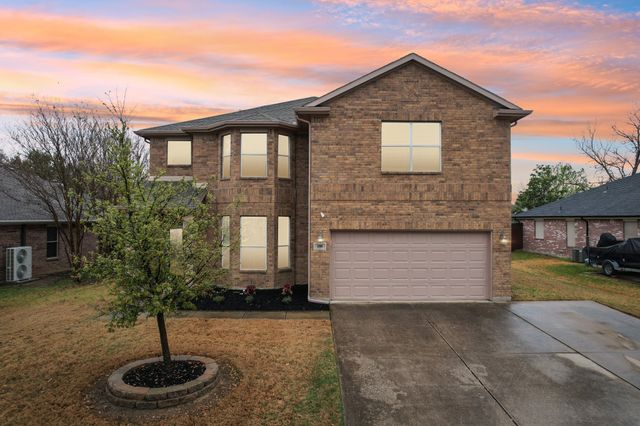 208 Wenrick Drive, Roanoke, TX 76262
