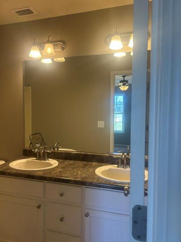 6085 Cottonwood Rd, Dothan, AL 36301