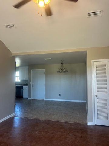 6085 Cottonwood Rd, Dothan, AL 36301