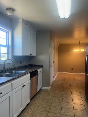 6085 Cottonwood Rd, Dothan, AL 36301