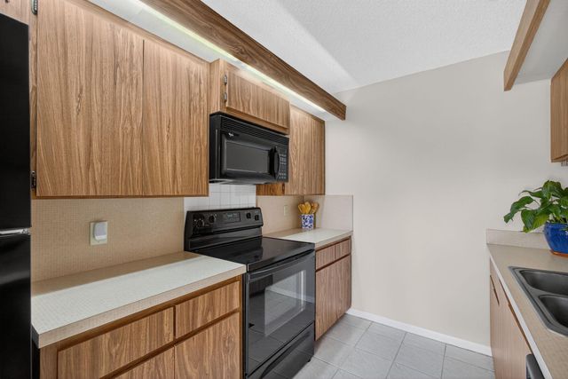 196 Charter Way, West Palm Beach, FL 33407