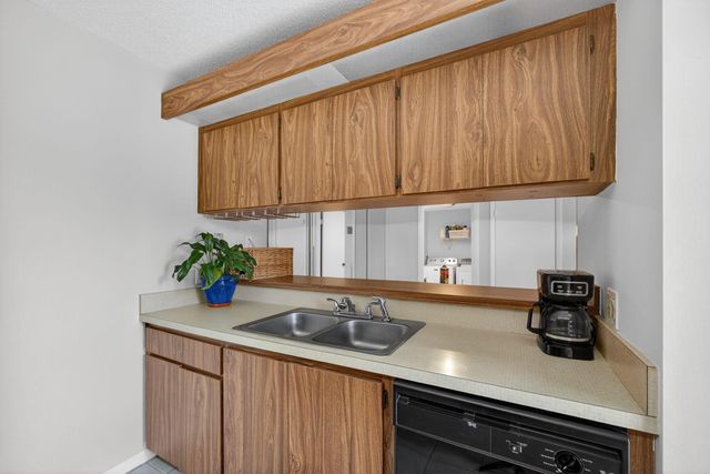 196 Charter Way, West Palm Beach, FL 33407
